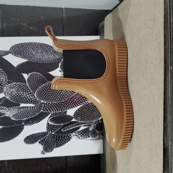 NWOT CHELSEA LIGHT BROWN SLIP ON RUBBER RAIN BOOTS TAN JELLY PULL UPS - Picture 5 of 9